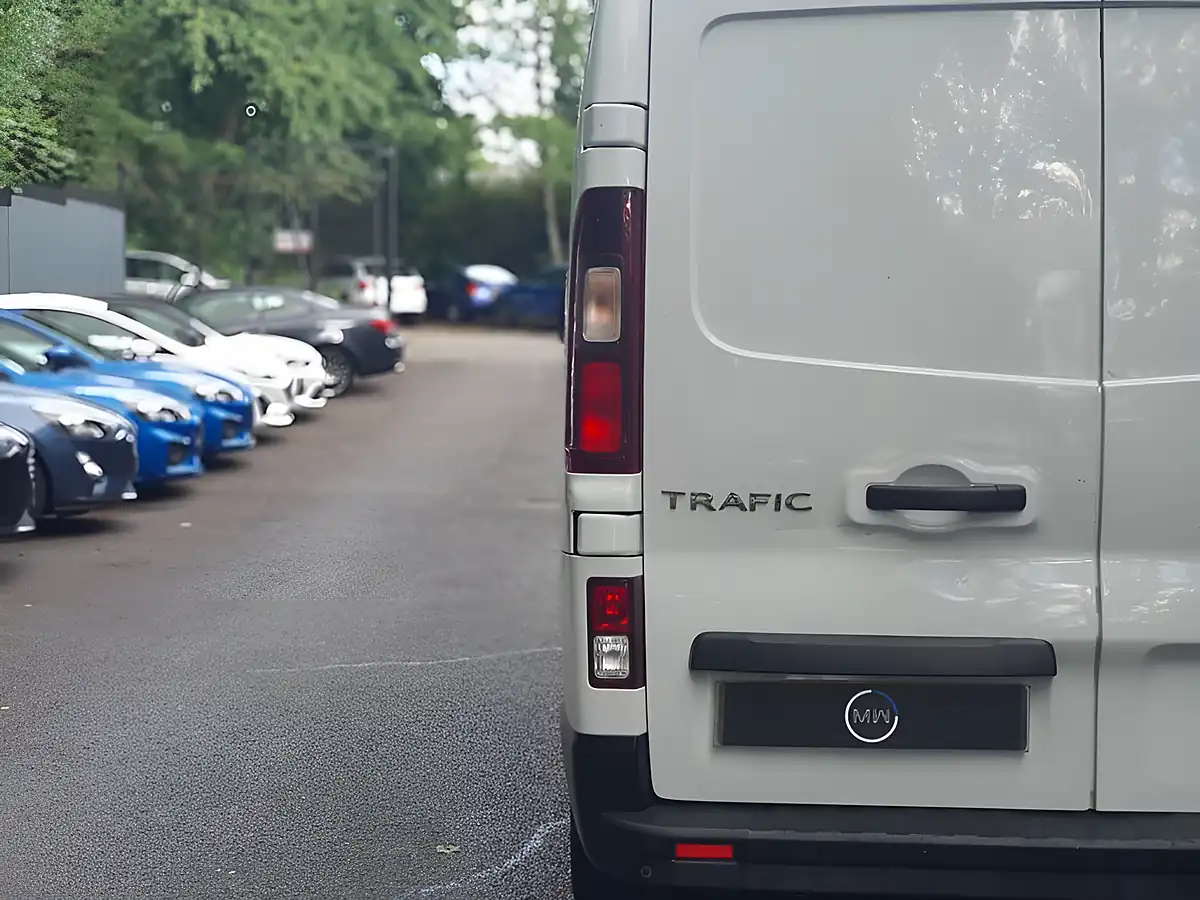 Used 2019 Renault Trafic Business+ White - Interior and Exterior details 9