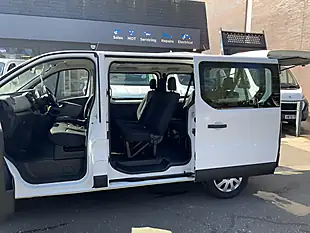 Used 2019 Renault Trafic Business White - Interior and Exterior details 11