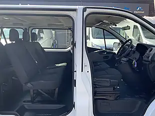 Used 2019 Renault Trafic Business White - Interior and Exterior details 16