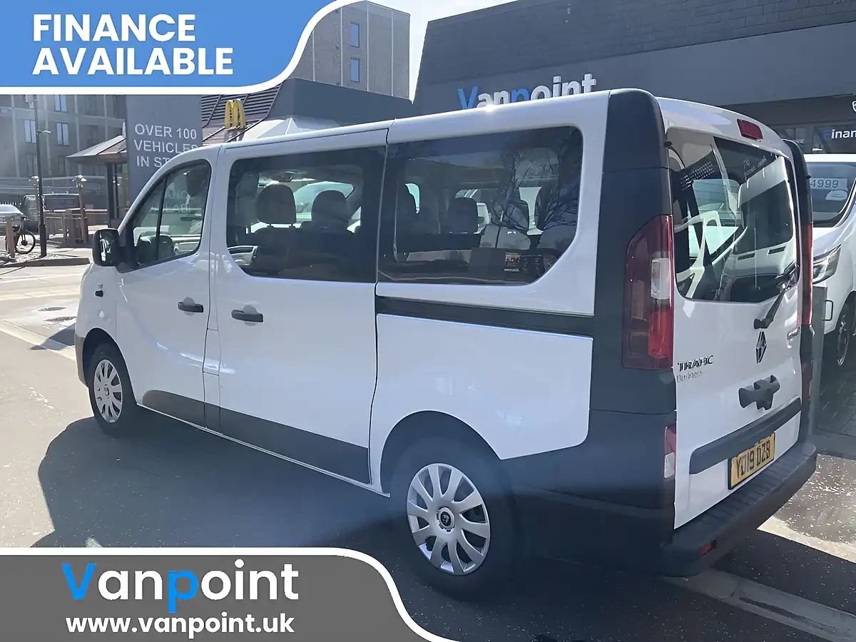 Used 2019 Renault Trafic Business White - Interior and Exterior details 4