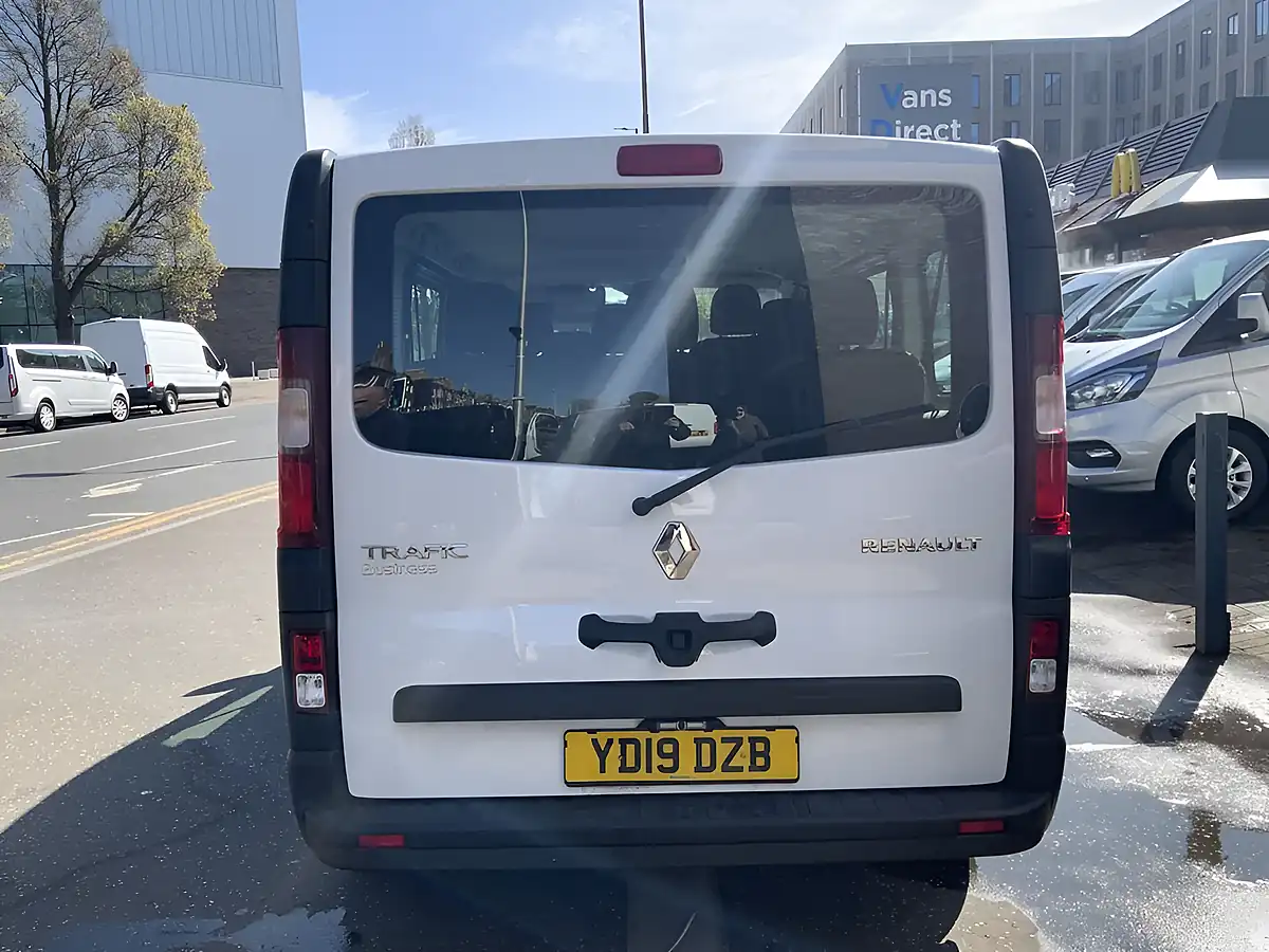 Used 2019 Renault Trafic Business White - Interior and Exterior details 5
