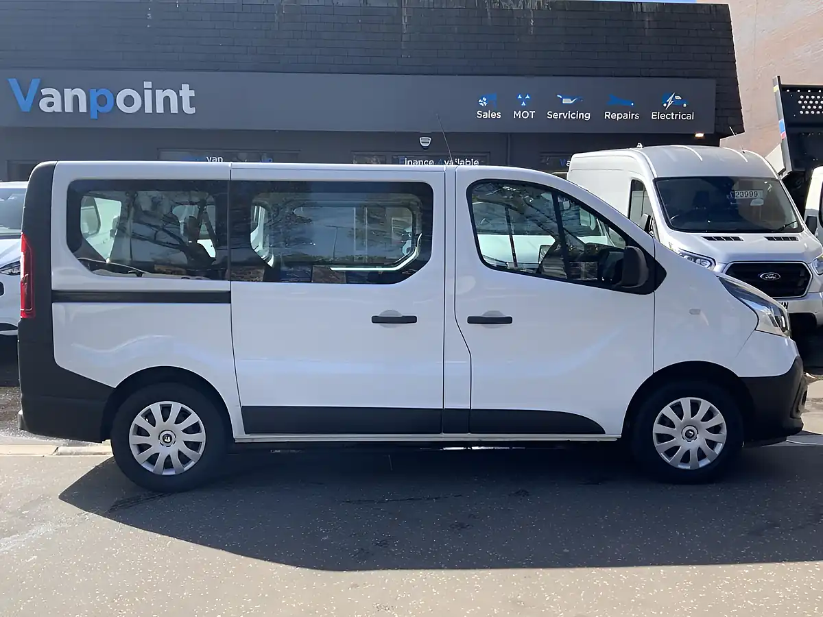Used 2019 Renault Trafic Business White - Interior and Exterior details 7