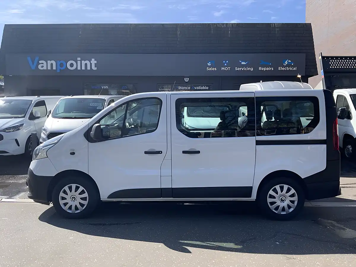 Used 2019 Renault Trafic Business White - Interior and Exterior details 8