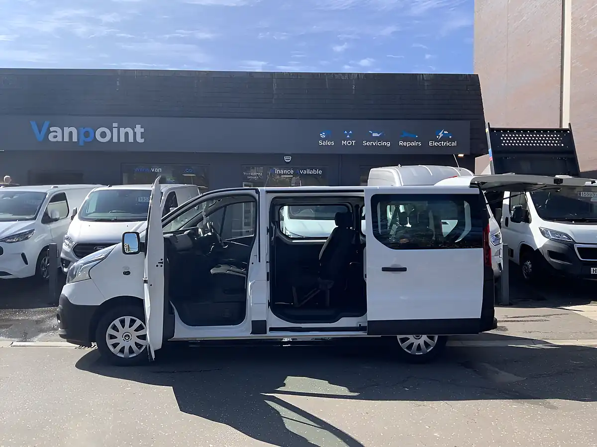 Used 2019 Renault Trafic Business White - Interior and Exterior details 9