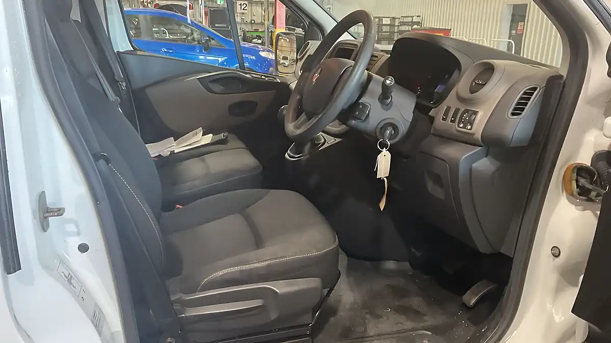 Used 2019 Renault Trafic Business+ White - Interior and Exterior details 11