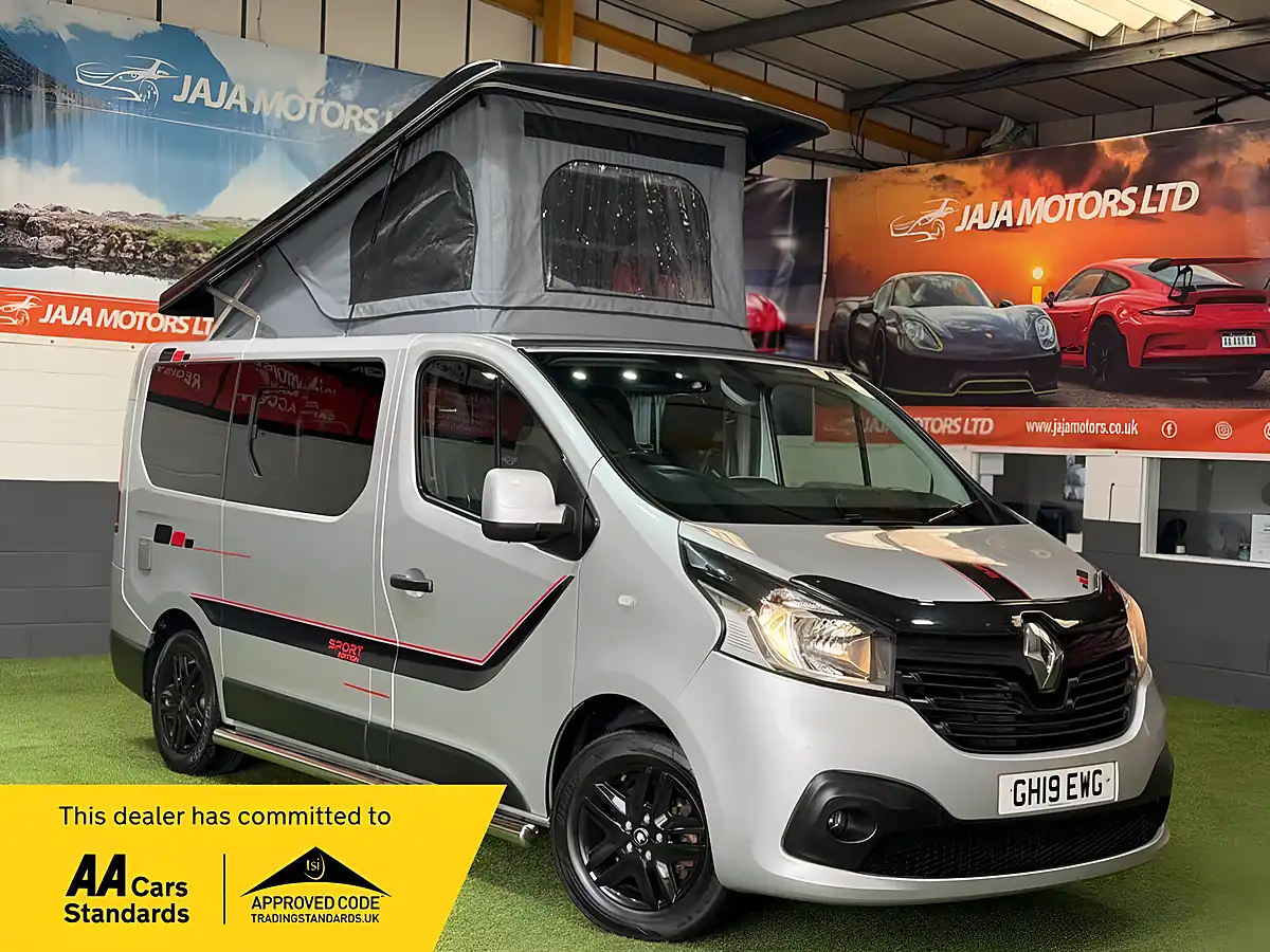 Used 2019 Renault Trafic Campervan Silver - Front View