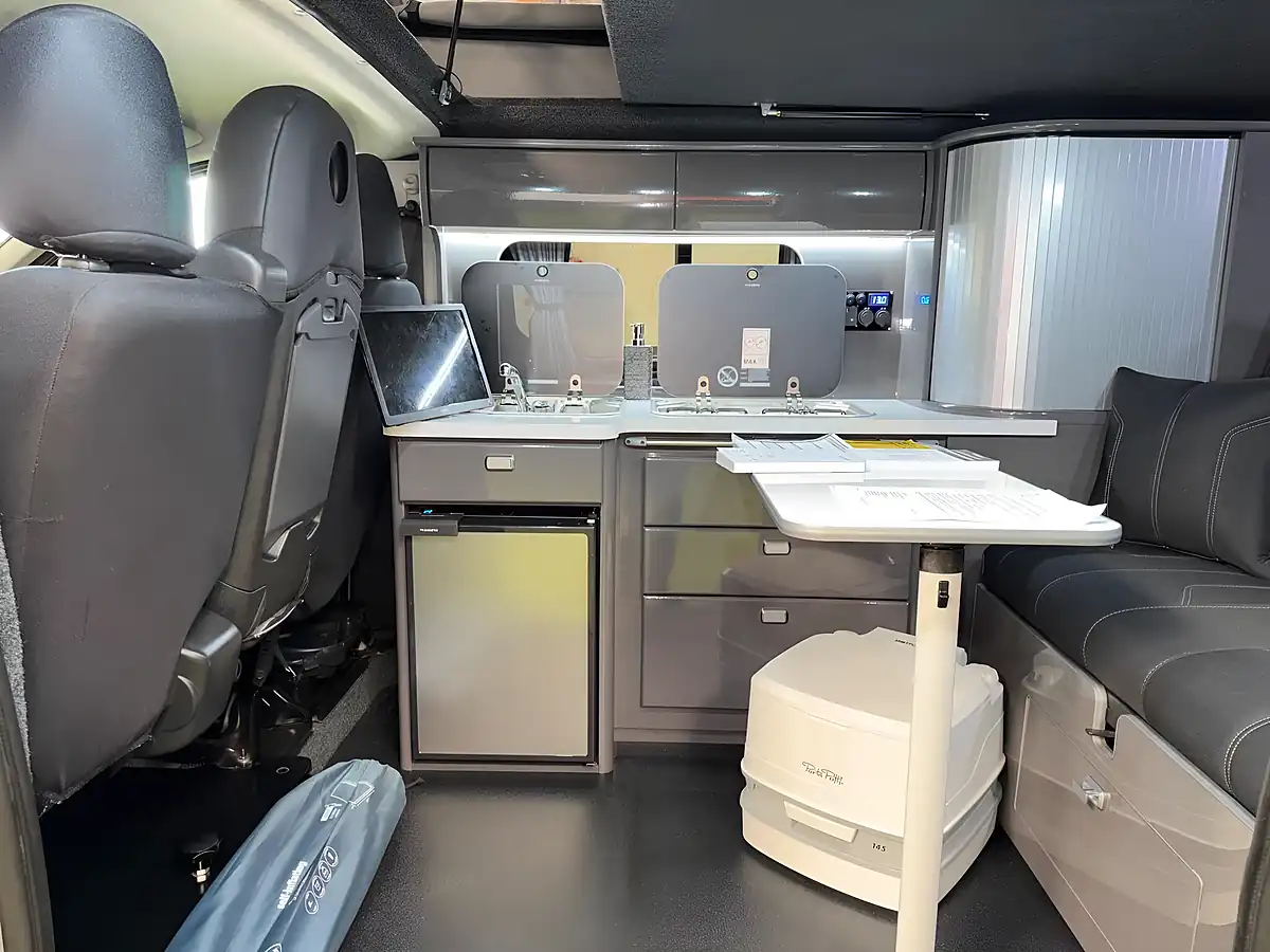 Used 2019 Renault Trafic Campervan Silver - Interior and Exterior details 8