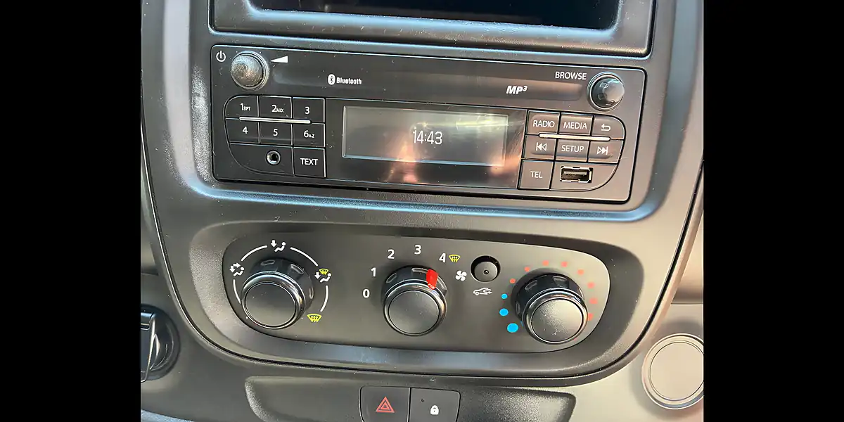 Used 2019 Renault Trafic Energy 30 Business Glacier White - Interior and Exterior details 13