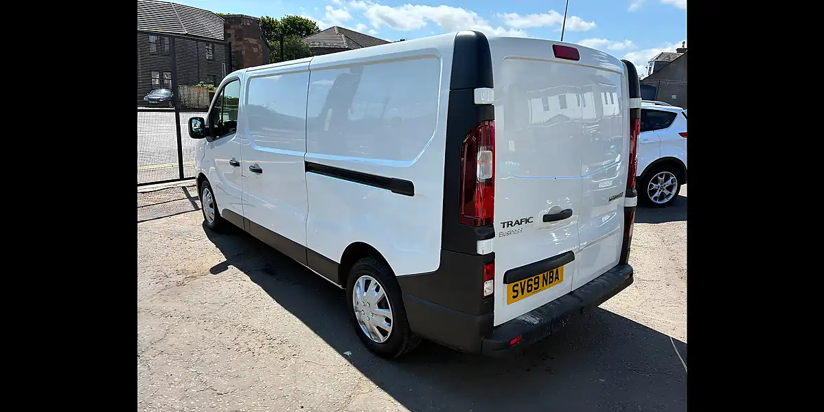 Used 2019 Renault Trafic Energy 30 Business Glacier White - Interior and Exterior details 5