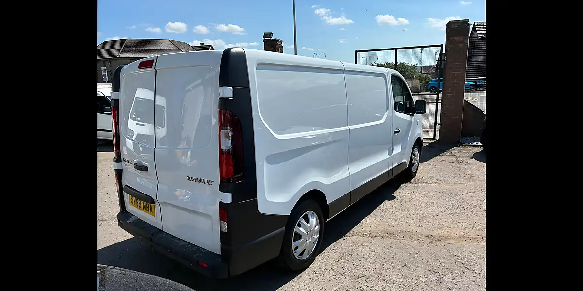 Used 2019 Renault Trafic Energy 30 Business Glacier White - Interior and Exterior details 7