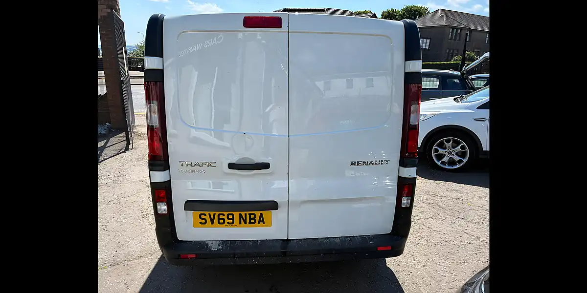 Used 2019 Renault Trafic Energy 30 Business Glacier White - Interior and Exterior details 8
