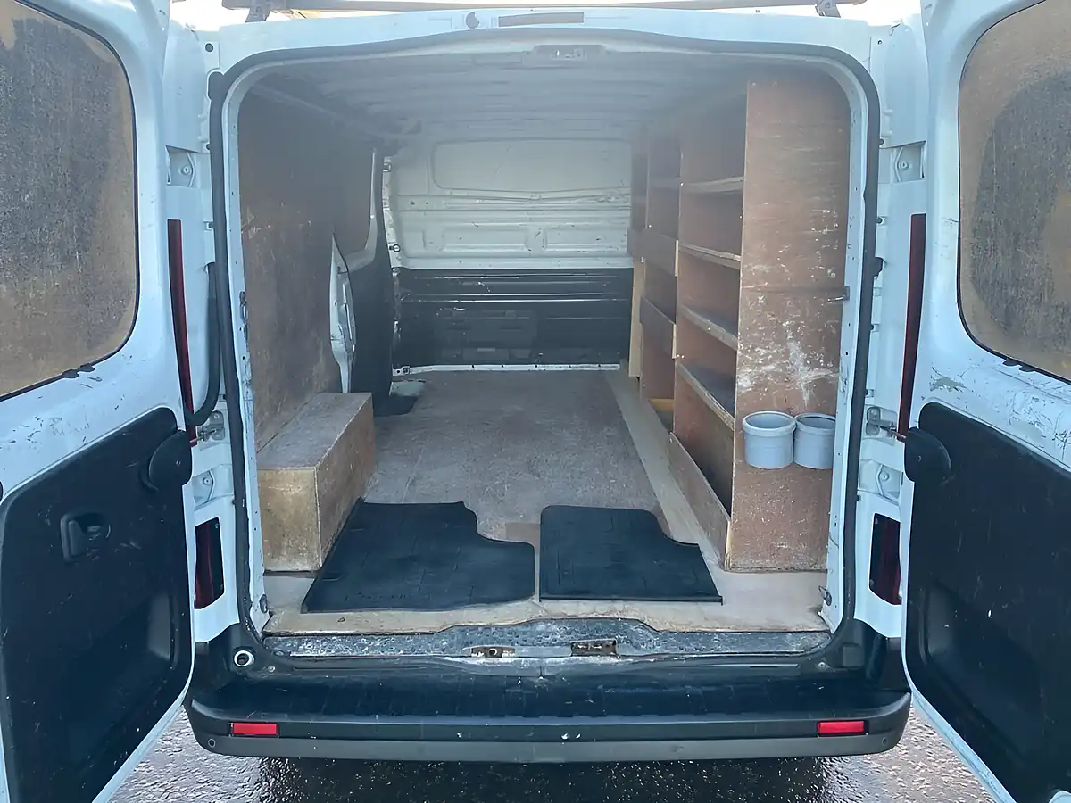 Used 2019 Renault Trafic Energy Sport Nav Lwb White - Interior and Exterior details 11