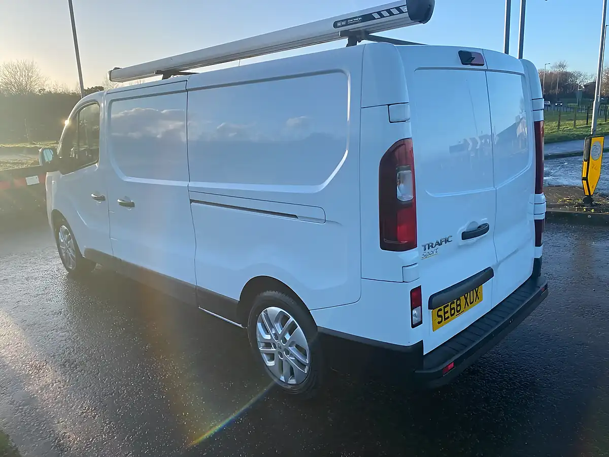 Used 2019 Renault Trafic Energy Sport Nav Lwb White - Interior and Exterior details 16
