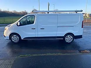 Used 2019 Renault Trafic Energy Sport Nav Lwb White - Interior and Exterior details 17