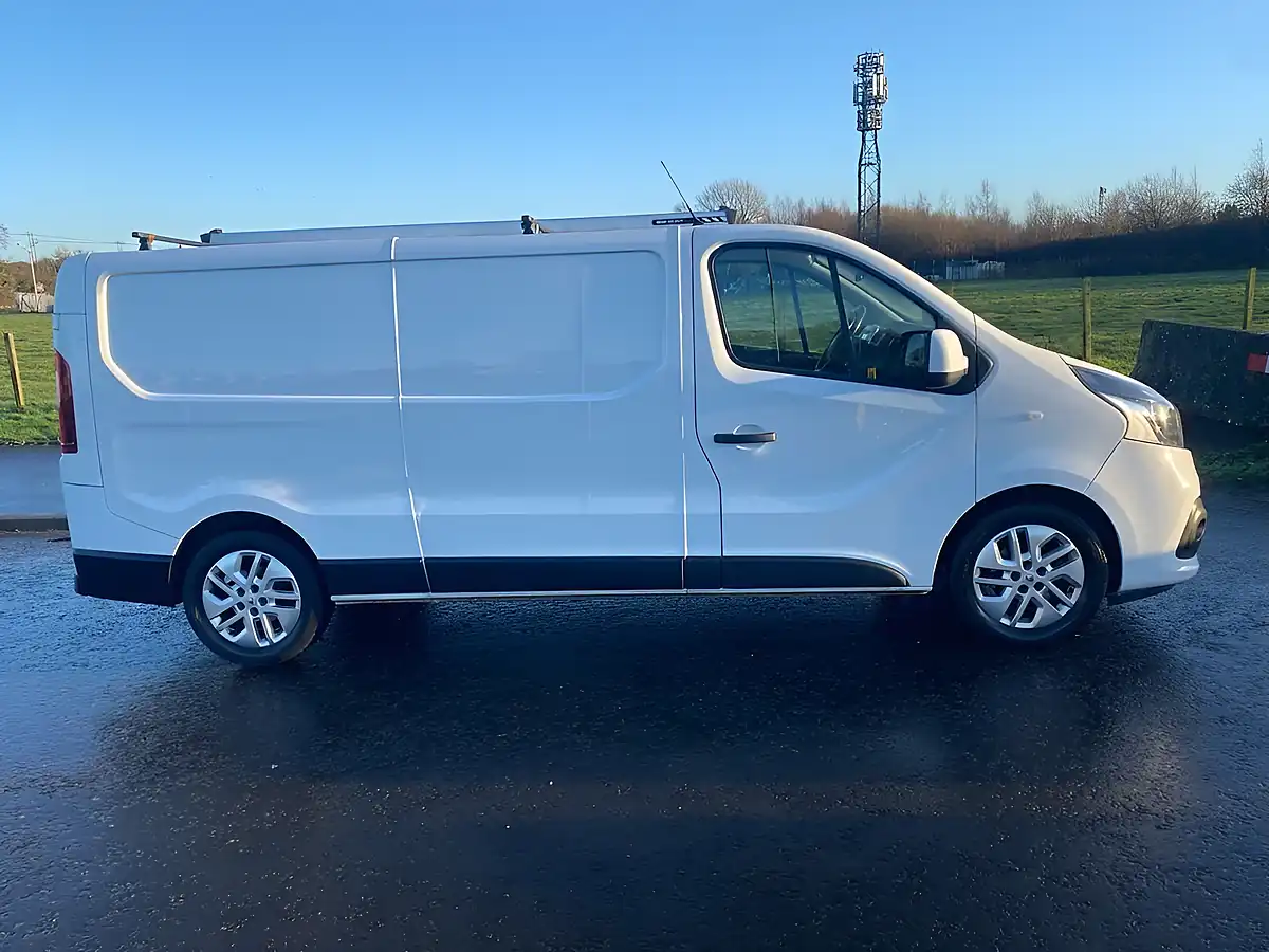 Used 2019 Renault Trafic Energy Sport Nav Lwb White - Interior and Exterior details 2
