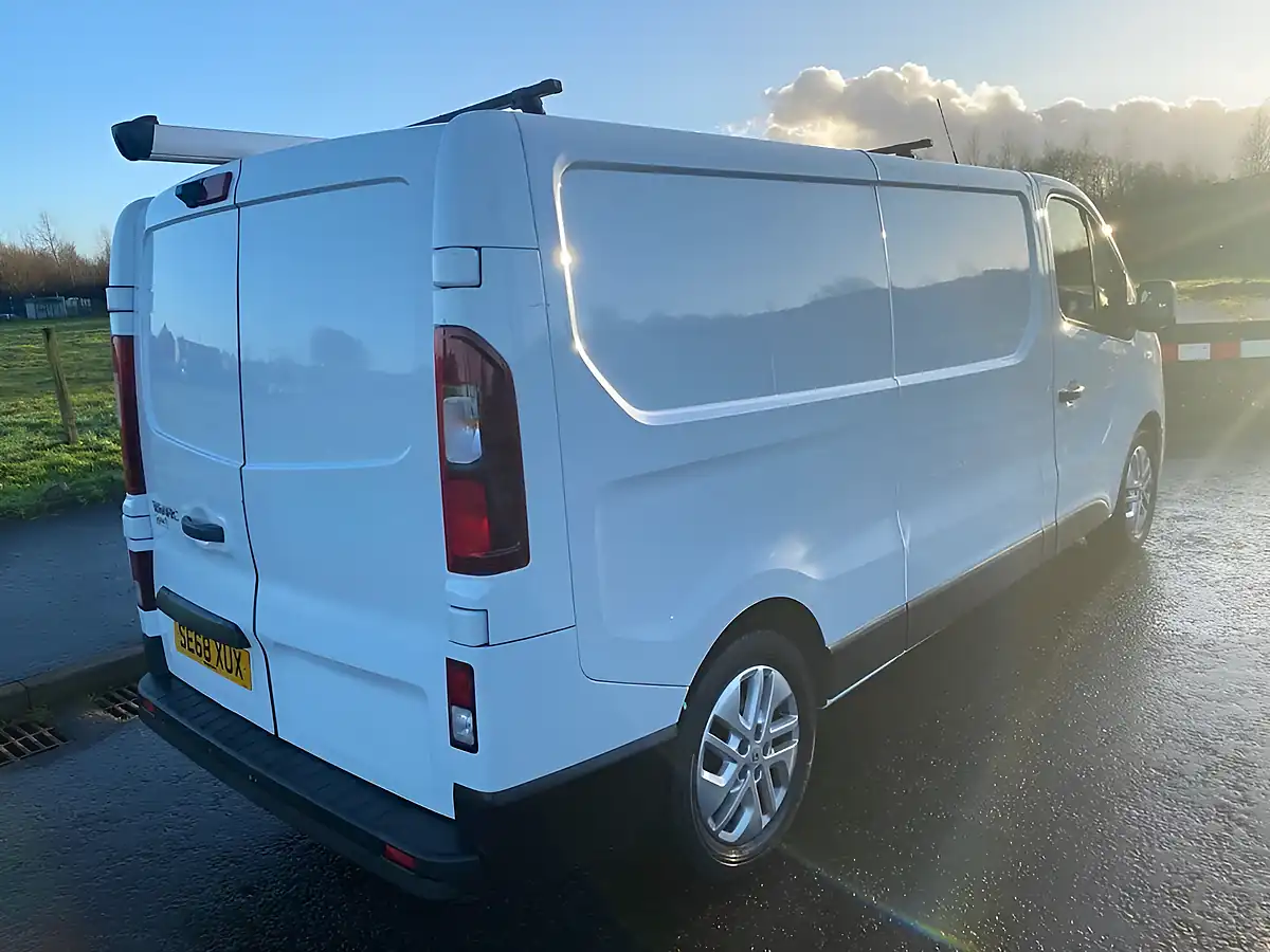 Used 2019 Renault Trafic Energy Sport Nav Lwb White - Interior and Exterior details 3