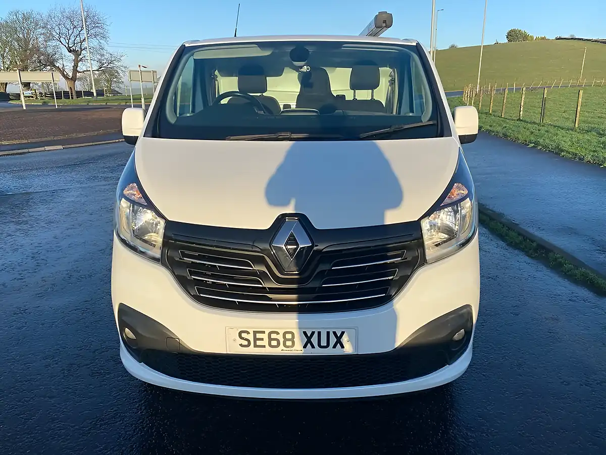 Used 2019 Renault Trafic Energy Sport Nav Lwb White - Interior and Exterior details 5