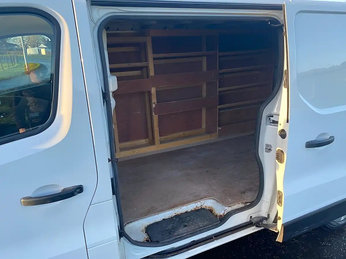 Used 2019 Renault Trafic Energy Sport Nav Lwb White - Interior and Exterior details 6