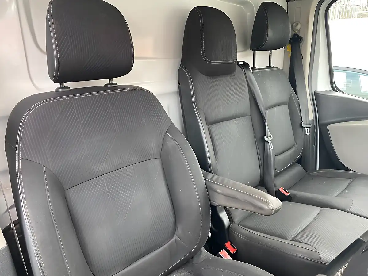 Used 2019 Renault Trafic Energy Sport Nav Lwb White - Interior and Exterior details 9