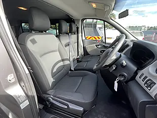 Used 2019 Renault Trafic SL27 Business 5 SEAT Bus Swb Grey - Interior and Exterior details 10