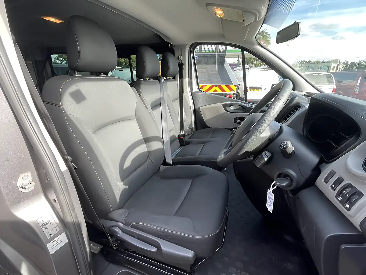 Used 2019 Renault Trafic SL27 Business 5 SEAT Bus Swb Grey - Interior and Exterior details 10