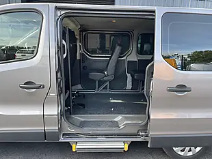 Used 2019 Renault Trafic SL27 Business 5 SEAT Bus Swb Grey - Interior and Exterior details 15