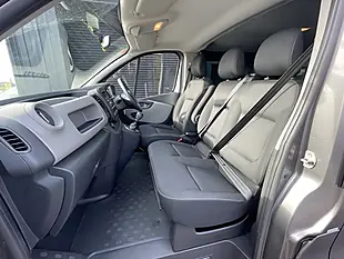 Used 2019 Renault Trafic SL27 Business 5 SEAT Bus Swb Grey - Interior and Exterior details 18