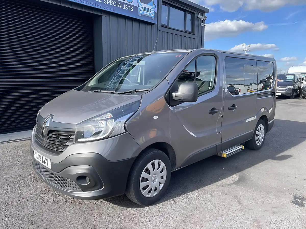 Used 2019 Renault Trafic SL27 Business 5 SEAT Bus Swb Grey - Interior and Exterior details 2
