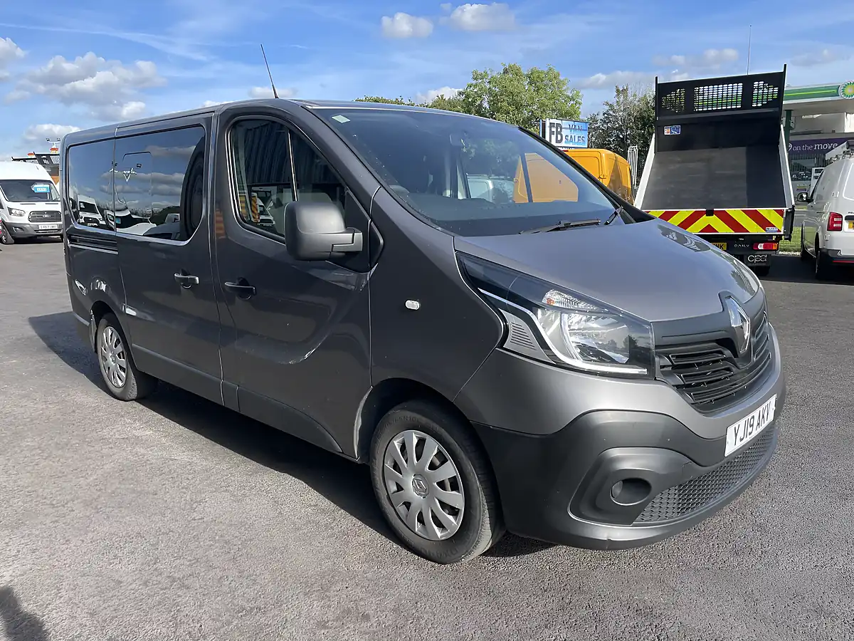 Used 2019 Renault Trafic SL27 Business 5 SEAT Bus Swb Grey - Interior and Exterior details 4