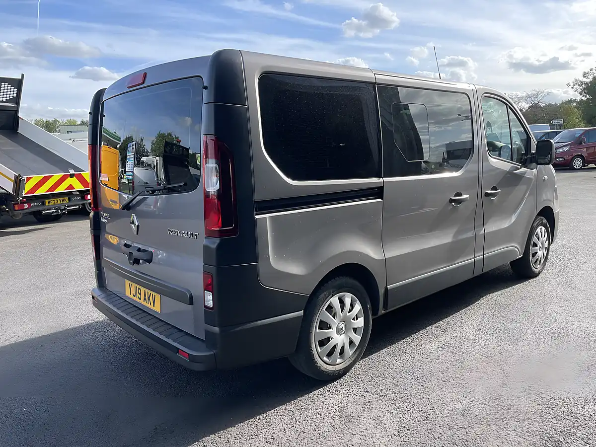 Used 2019 Renault Trafic SL27 Business 5 SEAT Bus Swb Grey - Interior and Exterior details 5