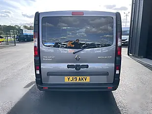 Used 2019 Renault Trafic SL27 Business 5 SEAT Bus Swb Grey - Interior and Exterior details 6