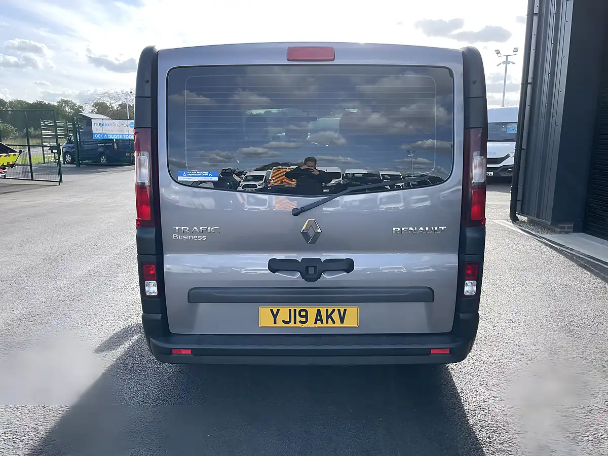 Used 2019 Renault Trafic SL27 Business 5 SEAT Bus Swb Grey - Interior and Exterior details 6