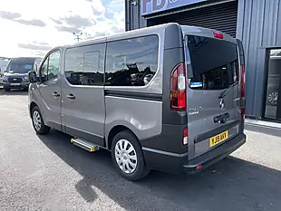 Used 2019 Renault Trafic SL27 Business 5 SEAT Bus Swb Grey - Interior and Exterior details 7
