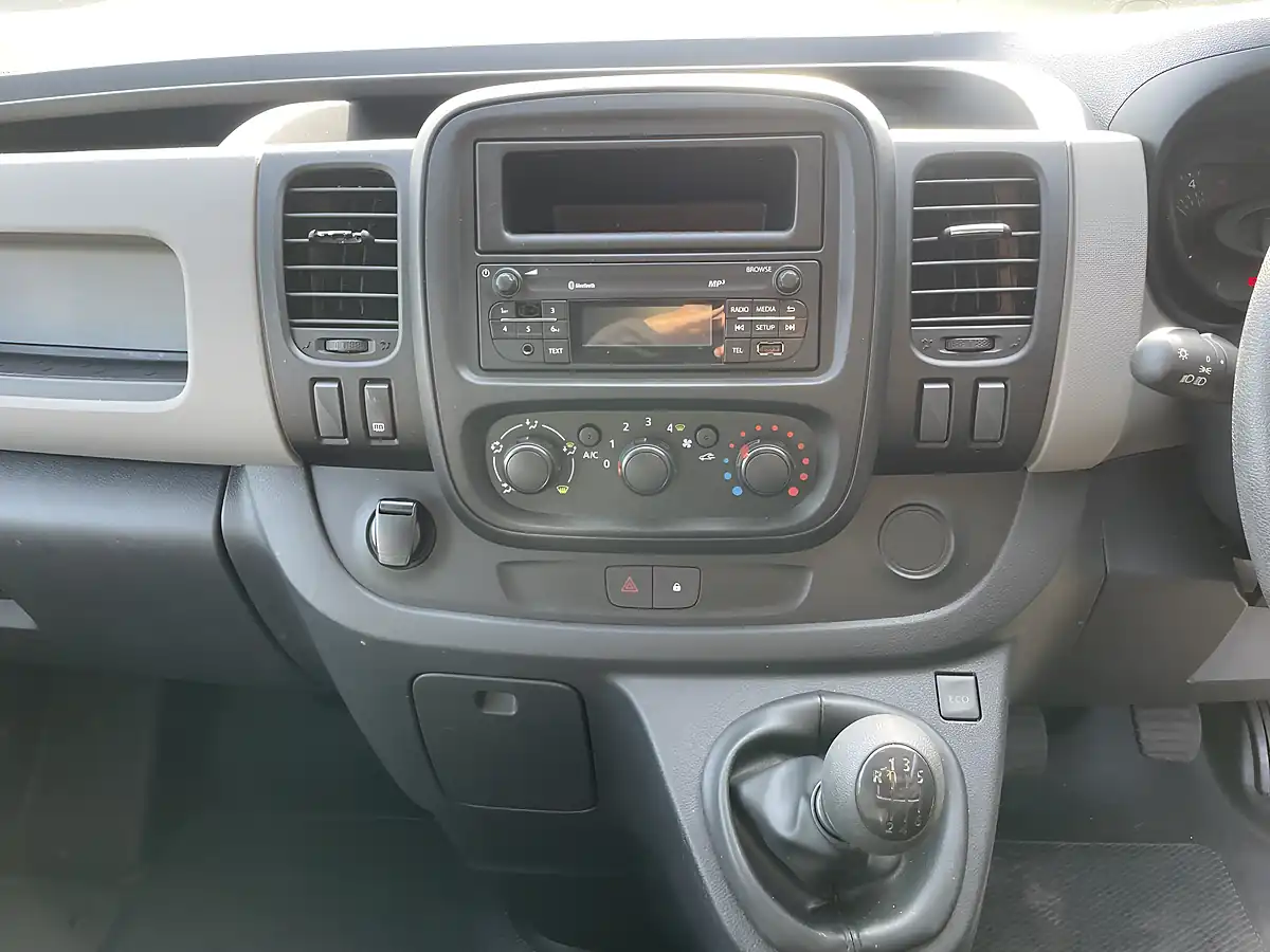 Used 2019 Renault Trafic SL27 Business 5 SEAT Bus Swb Grey - Interior and Exterior details 9