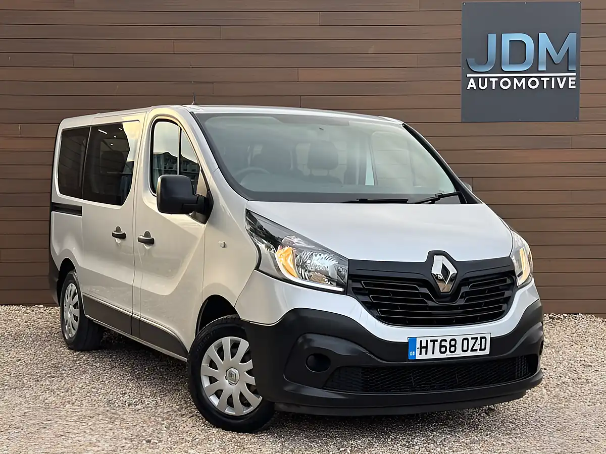 Used 2019 Renault Trafic SL27 Business Mercury - Front View