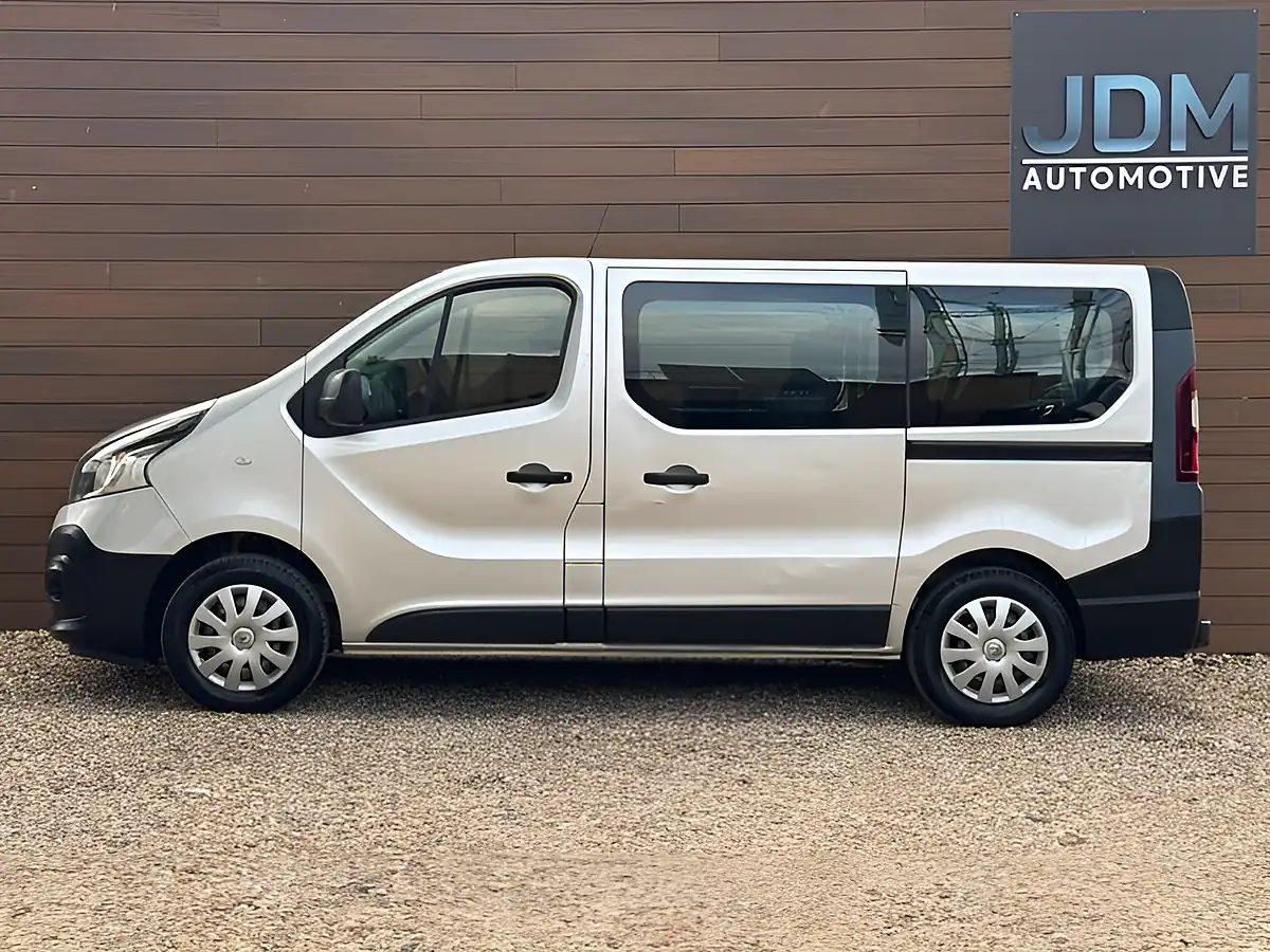 Used 2019 Renault Trafic SL27 Business Mercury - Interior and Exterior details 6