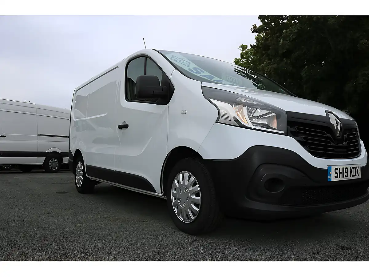 Used 2019 Renault Trafic Sl27 Business White - Interior and Exterior details 11