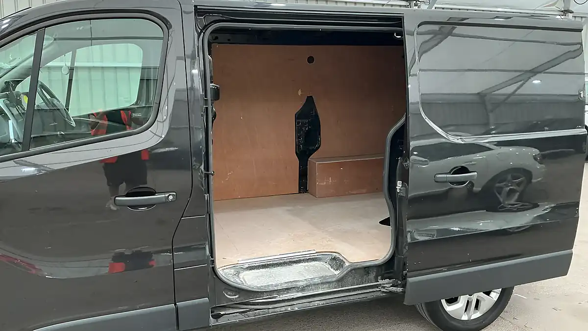Used 2019 Renault Trafic Sport Nav Black - Interior and Exterior details 10