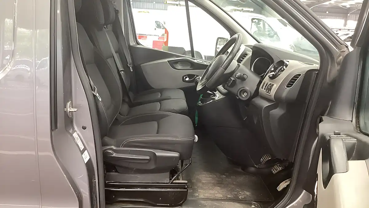 Used 2019 Renault Trafic Sport Nav Grey - Interior and Exterior details 11