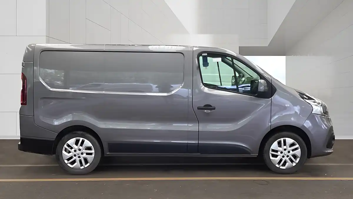 Used 2019 Renault Trafic Sport Nav Grey - Interior and Exterior details 6