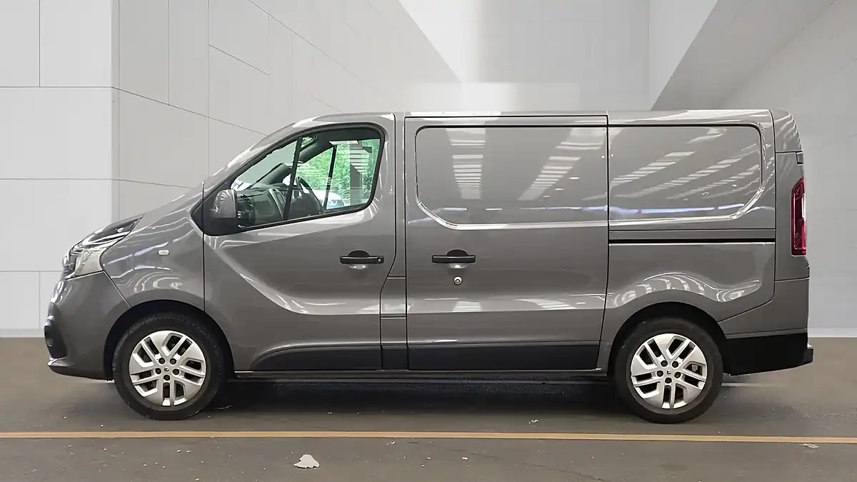 Used 2019 Renault Trafic Sport Nav Grey - Interior and Exterior details 8