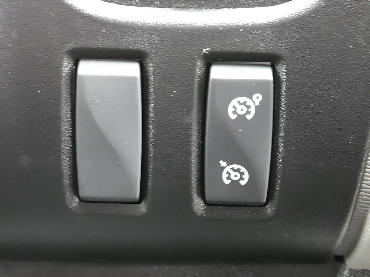 Used 2019 Renault Trafic Sport Nav Mercury - Interior and Exterior details 17