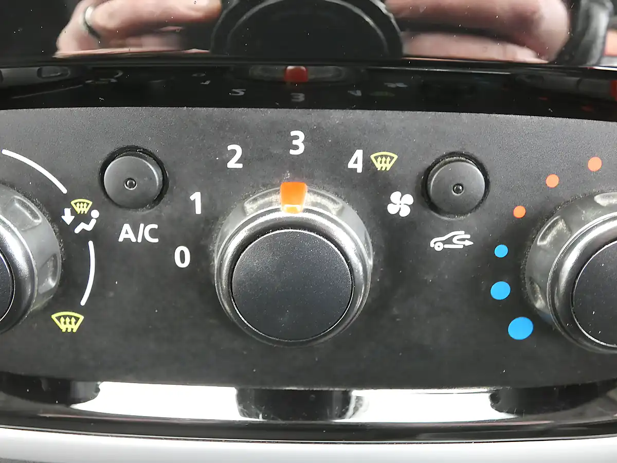 Used 2019 Renault Trafic Sport Nav Mercury - Interior and Exterior details 18