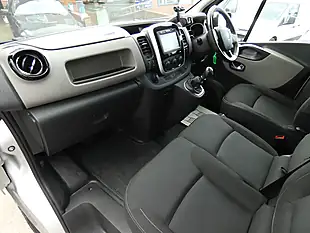 Used 2019 Renault Trafic Sport Nav Mercury - Interior and Exterior details 19