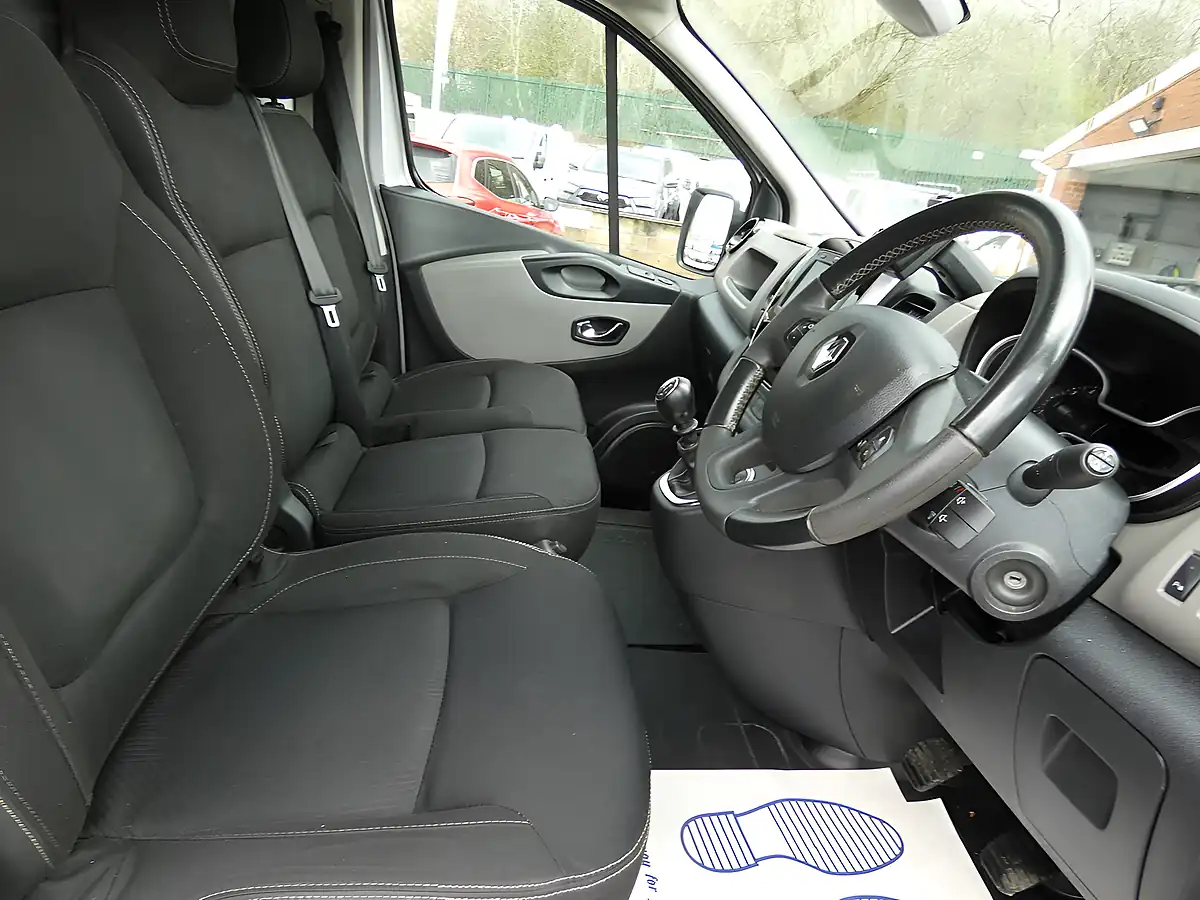 Used 2019 Renault Trafic Sport Nav Mercury - Interior and Exterior details 2