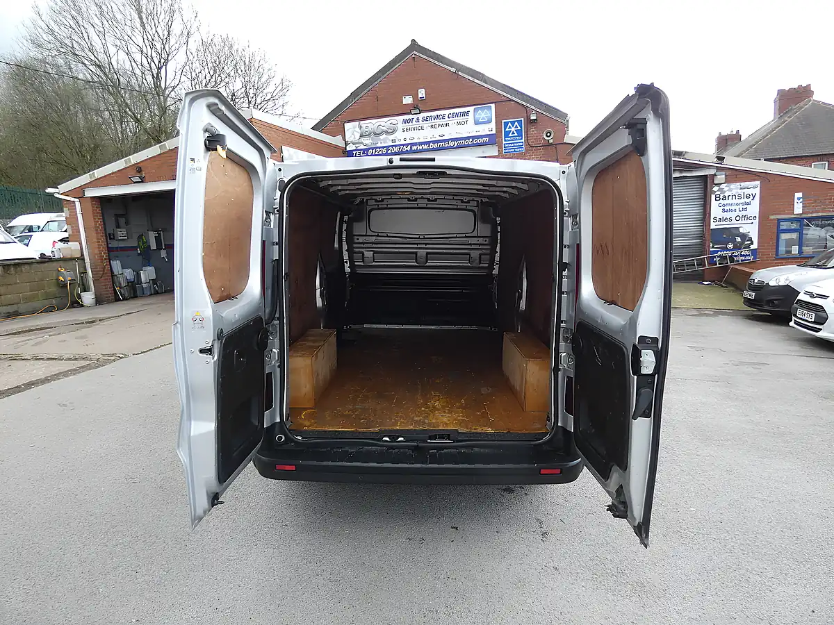 Used 2019 Renault Trafic Sport Nav Mercury - Interior and Exterior details 20