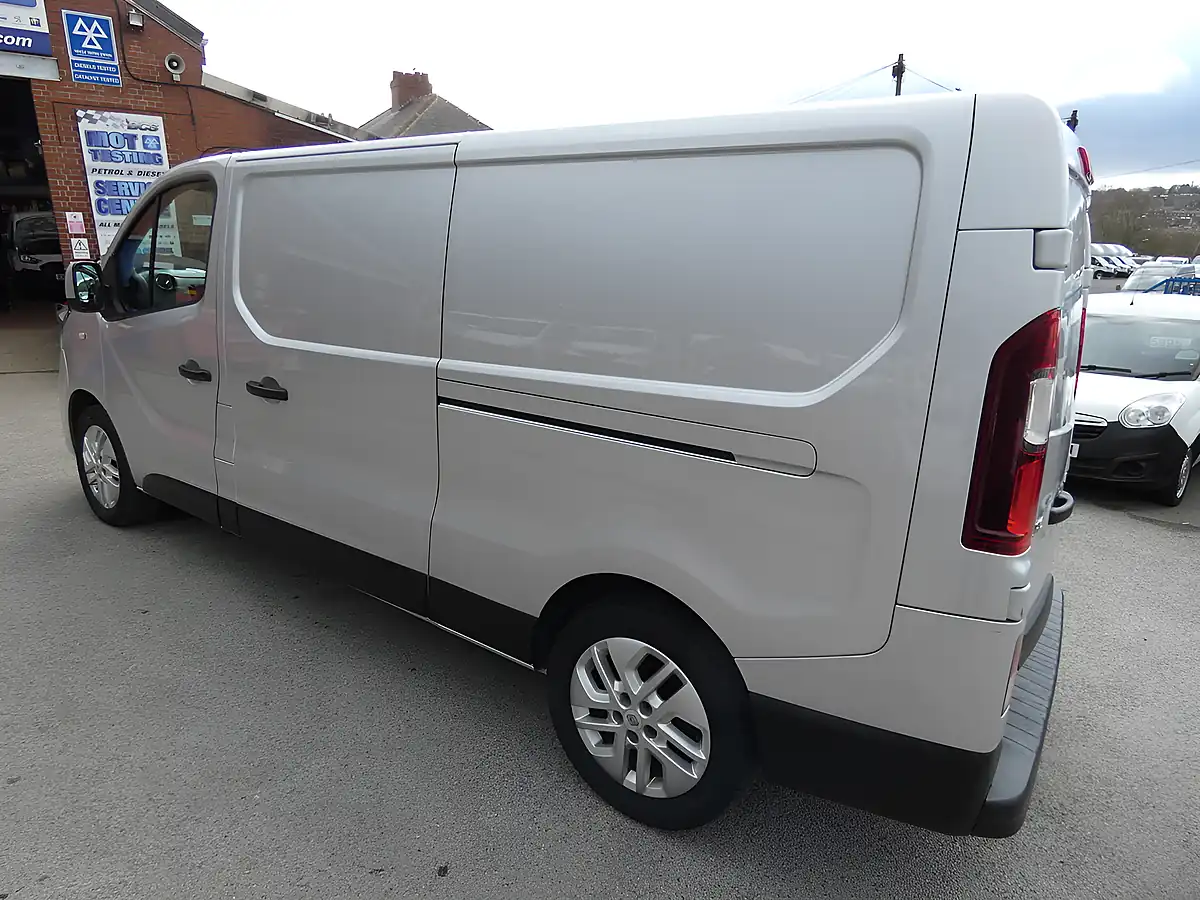 Used 2019 Renault Trafic Sport Nav Mercury - Interior and Exterior details 5