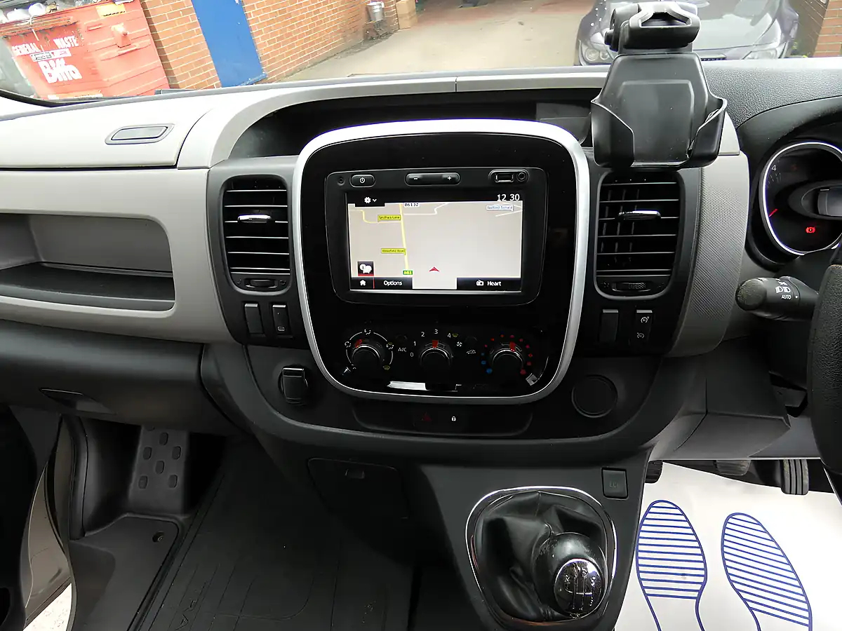 Used 2019 Renault Trafic Sport Nav Mercury - Interior and Exterior details 8