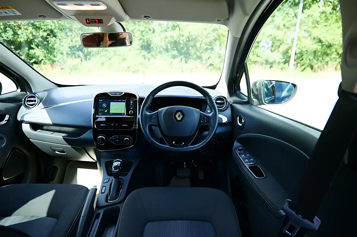 Used 2019 Renault Zoe Dynamique Nav Black - Interior and Exterior details 9