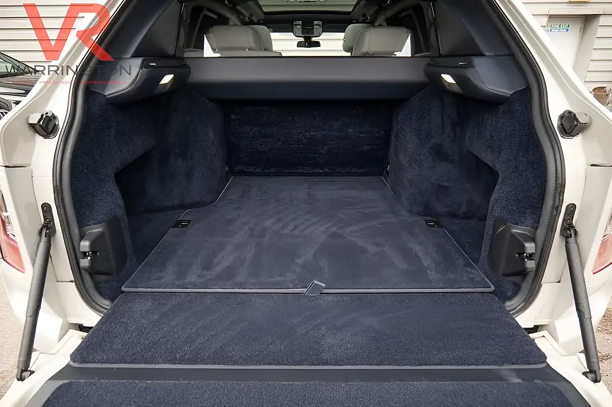 Used 2019 Rolls-Royce Cullinan Grey - Interior and Exterior details 12